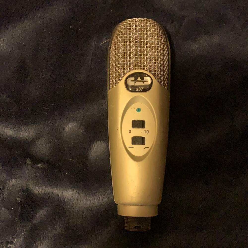 CAD microphone comes with pop filter great deal
